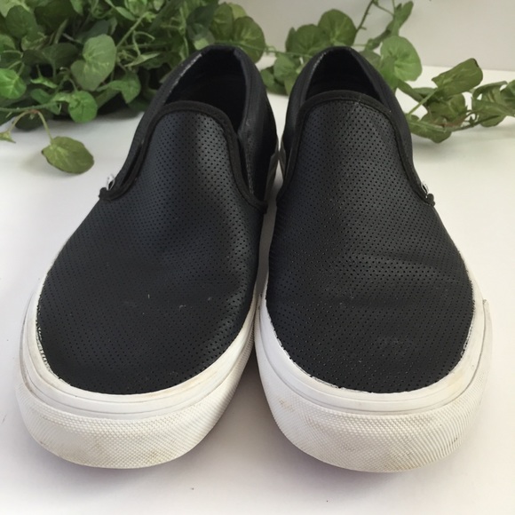Vans size 9.5 women’s black and white flats - Picture 2 of 10